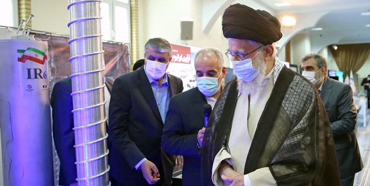 رهبر انقلاب از نمایشگاه دستاوردهای صنعت هسته‌ای کشور بازدید کردند