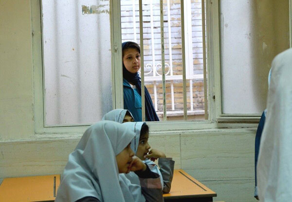 عامل اصلی جاماندگی از تحصیل در ایران فقر است