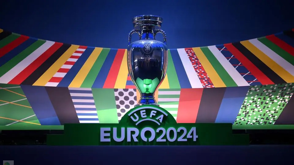 جام ملت های اروپا جام پدیده ها در پایان راه